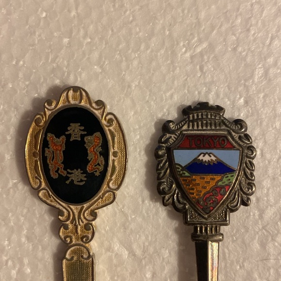 Hong Kong & Tokyo souvenir spoons - Picture 2 of 3